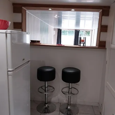 One-room In A Detached House 30km From Paris Saint-Germain-lès-Corbeil